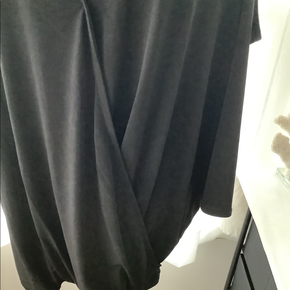 Torrid cold shoulder top - Picture 3 of 7